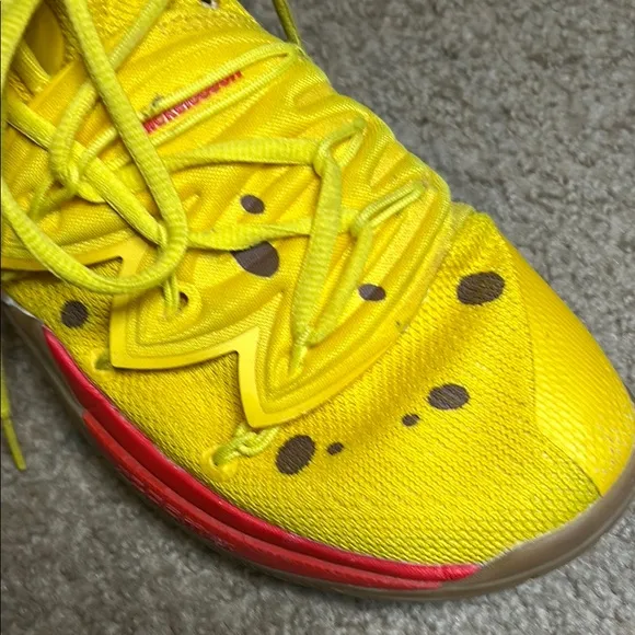 Kyrie Irving Sponge bob square pants basketball shoes size 7