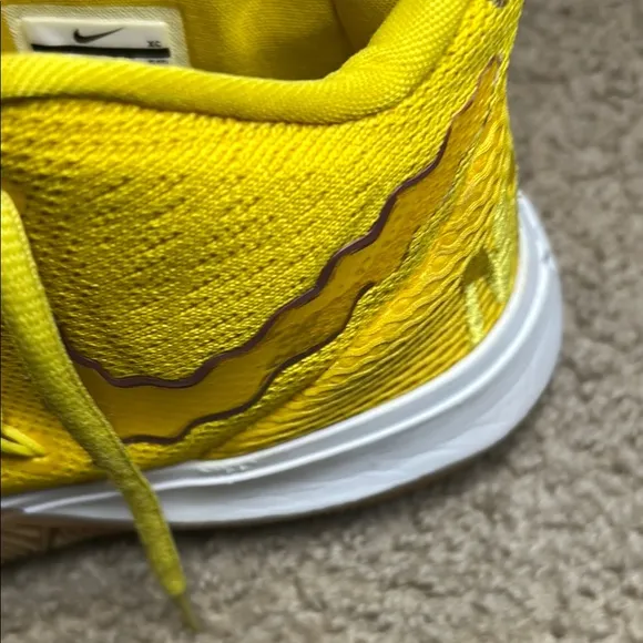 Kyrie Irving Sponge bob square pants basketball shoes size 7