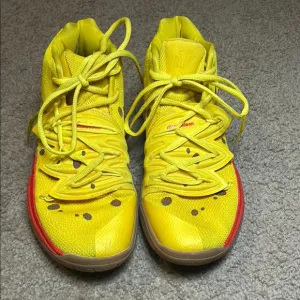 Kyrie Irving Sponge bob square pants basketball shoes size 7
