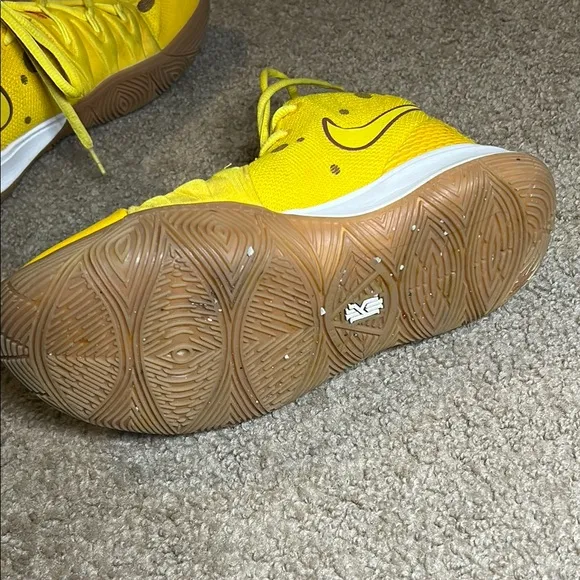 Kyrie Irving Sponge bob square pants basketball shoes size 7