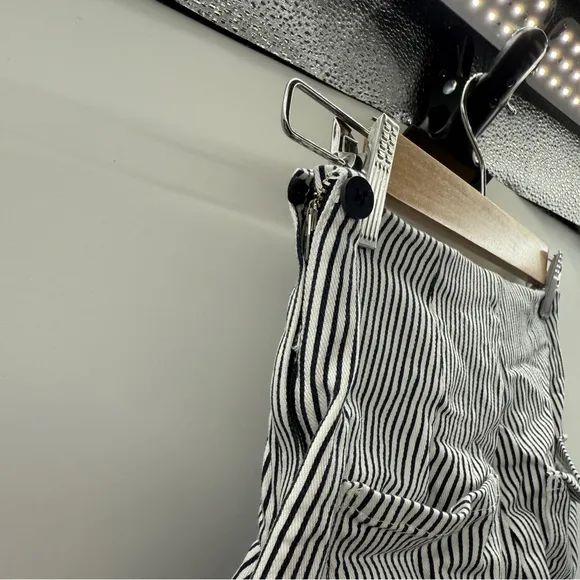 Maison‎ Scotch &amp; Soda Black &amp; White Striped High Rise Tie Front Shorts Sz 24