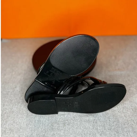 MELISSA   SALINAS Vegan Wave Slide Black Jelly Knott Size 6