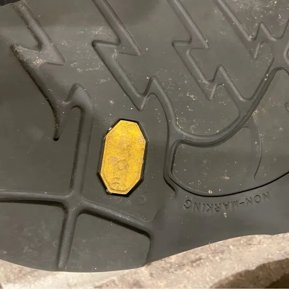 Men’s Chaco Vibram Black and Green Sandals Size 9