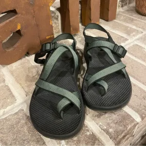 Men’s Chaco Vibram Black and Green Sandals Size 9