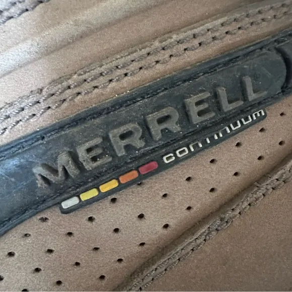 Merrell Hiking Boots Chameleon Vibram Waterproof Men's size 9