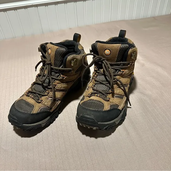 Merrell Men's Moab 2 Mid Waterproof Hiking Boot, Color Earth / Brown, US Size 8