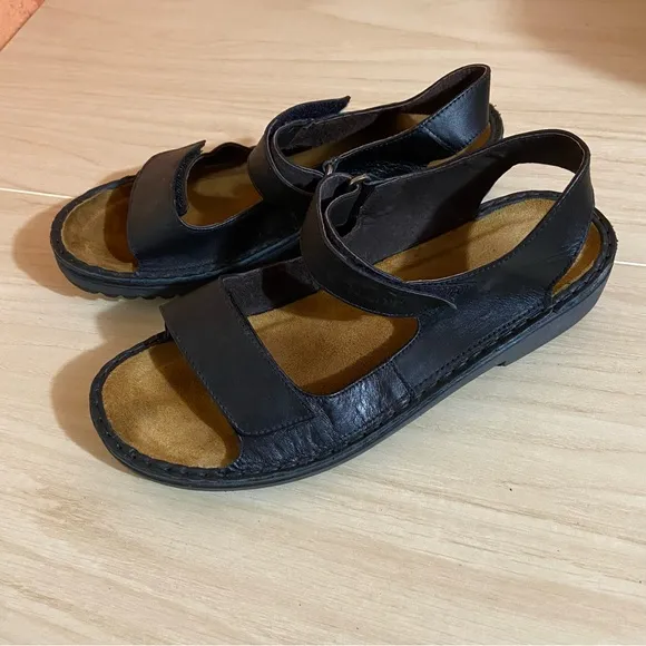 Naot Karenna Walking Sandals Black Matte Leather Comfort Outdoor Adjustable