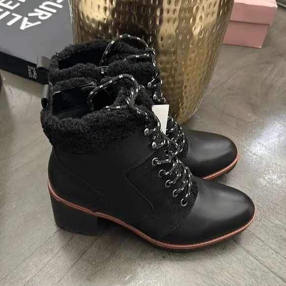Naturalizer Val Waterproof Ankle Boot