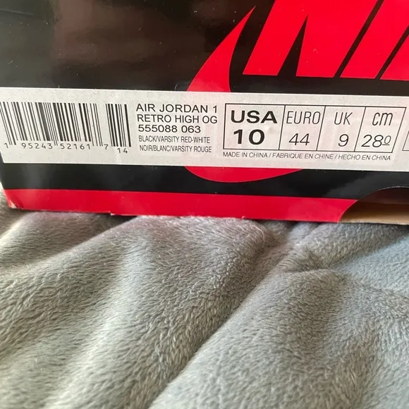 Never worn - Air Jordan’s 1 Retro High OG Patent bred