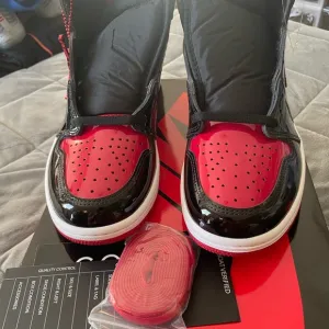 Never worn - Air Jordan’s 1 Retro High OG Patent bred