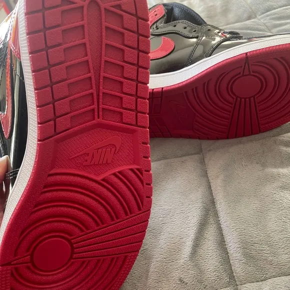 Never worn - Air Jordan’s 1 Retro High OG Patent bred