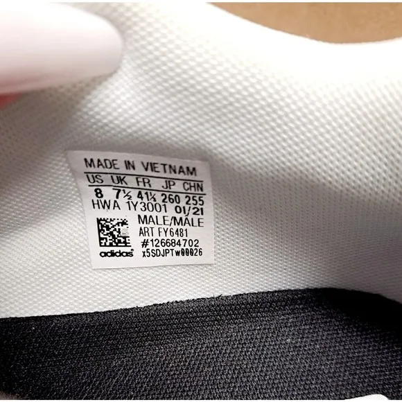 NEW AUTHENTIC ADIDAS RESPONSE SUPER  SHOES US 8 Boost