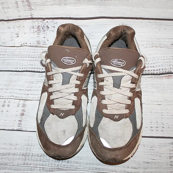 New Balance 2002 R Brown M2002RHS Men’s Size 8