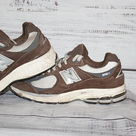 New Balance 2002 R Brown M2002RHS Men’s Size 8