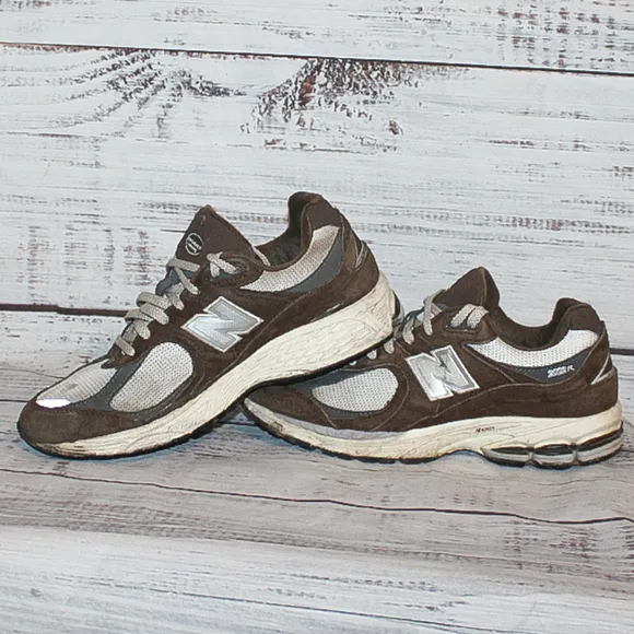 New Balance 2002 R Brown M2002RHS Men’s Size 8
