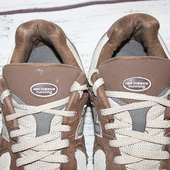 New Balance 2002 R Brown M2002RHS Men’s Size 8