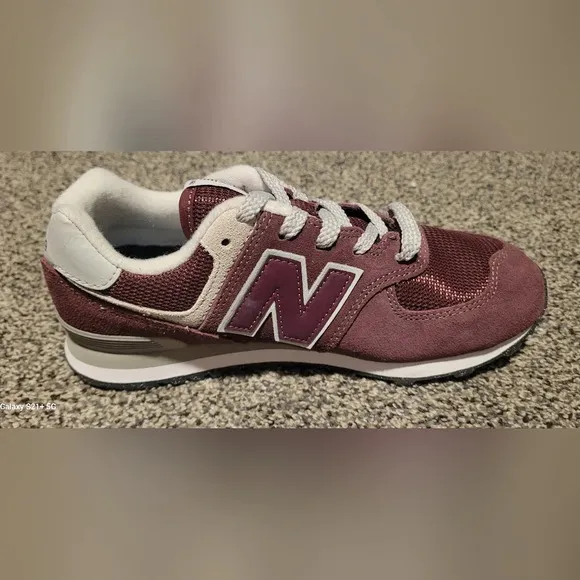 New Balance 574 Core Pack - Burgundy Womens Size 5.5 (Big Kid Size 4)