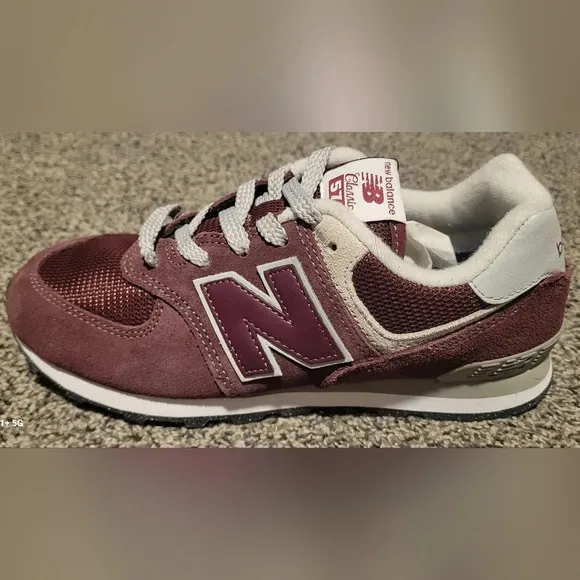 New Balance 574 Core Pack - Burgundy Womens Size 5.5 (Big Kid Size 4)