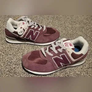 New Balance 574 Core Pack - Burgundy Womens Size 5.5 (Big Kid Size 4)