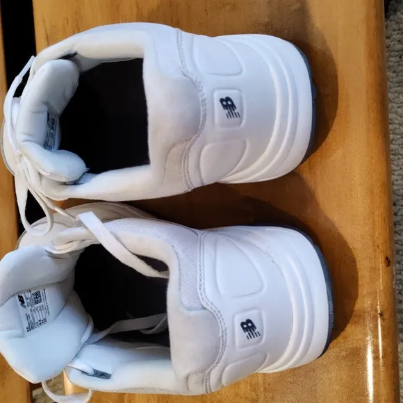 New Balance 813 men's size 10 white walking shoes