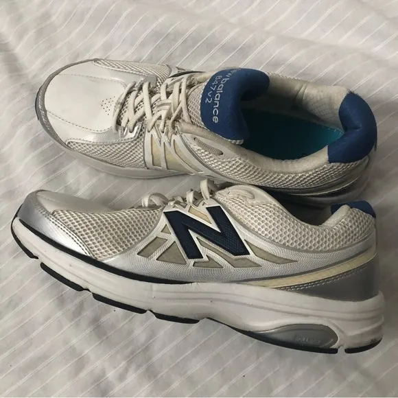 New Balance 847v2 Mens White Gray Running Walking Shoes size 10