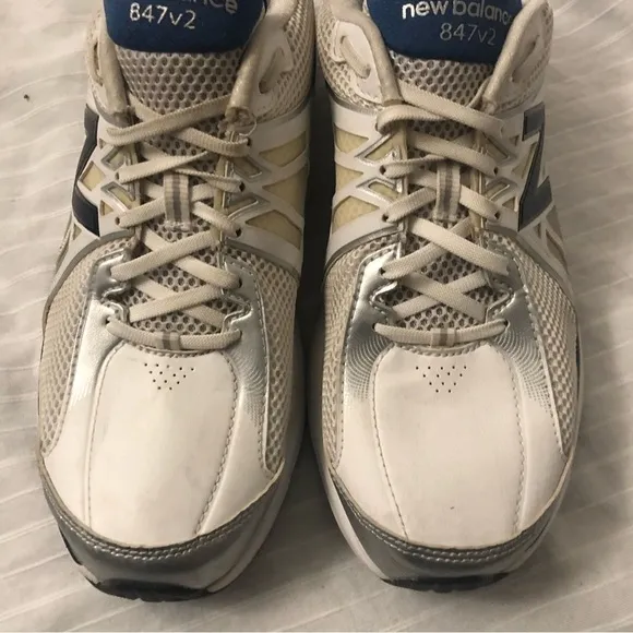 New Balance 847v2 Mens White Gray Running Walking Shoes size 10