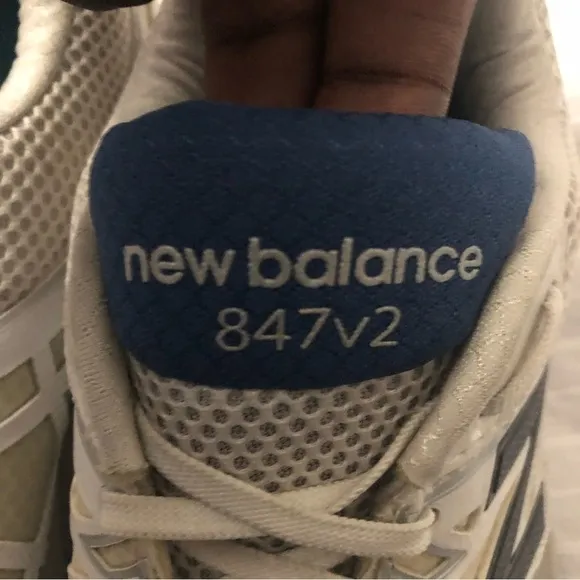 New Balance 847v2 Mens White Gray Running Walking Shoes size 10