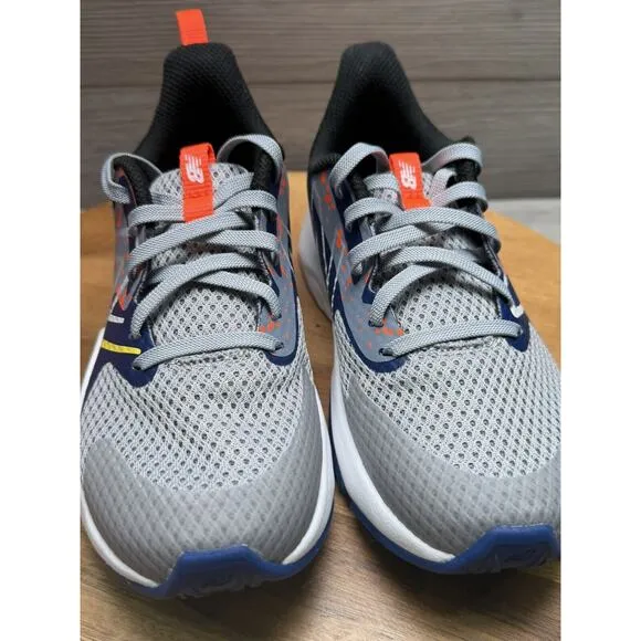 New Balance Boys Size 1 Running Shoes Sneakers GKRAVGN2