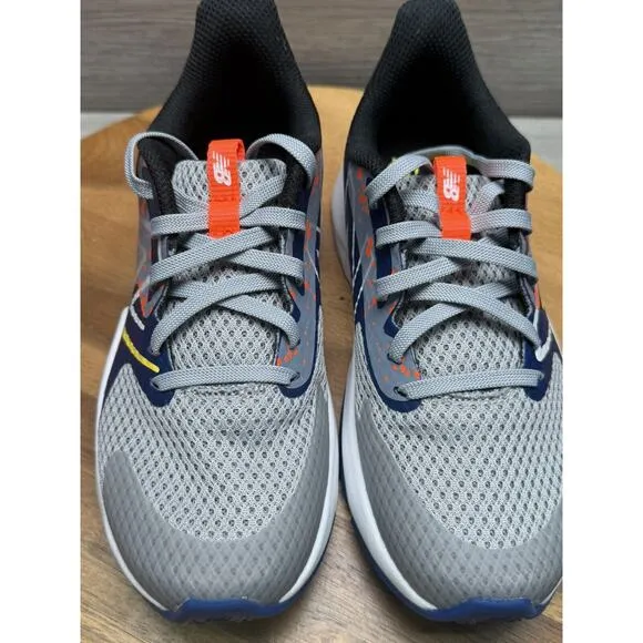 New Balance Boys Size 1 Running Shoes Sneakers GKRAVGN2