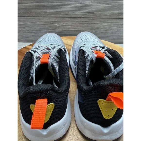 New Balance Boys Size 1 Running Shoes Sneakers GKRAVGN2