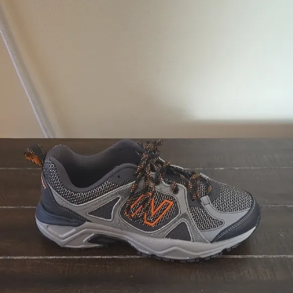 New Balance Gray/Orange Athletic Shoes Size  7