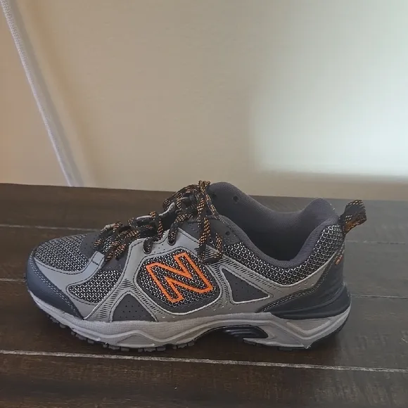 New Balance Gray/Orange Athletic Shoes Size  7