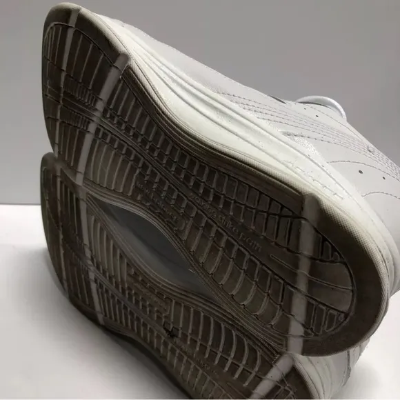 New Balance Men’s 577V1 White Walking Shoes, Size 10.5 Wide