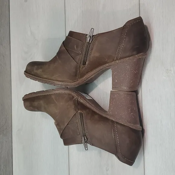 NEW Clarks Women Comfort Sashlin Fiona Ankle Leather Nubuck Boots shoes sz 9W