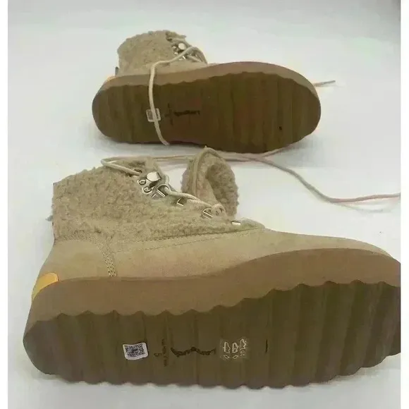 NEW Larroude Vail waterproof Boot in Sand &amp; Cream‎ size 5 $415.00