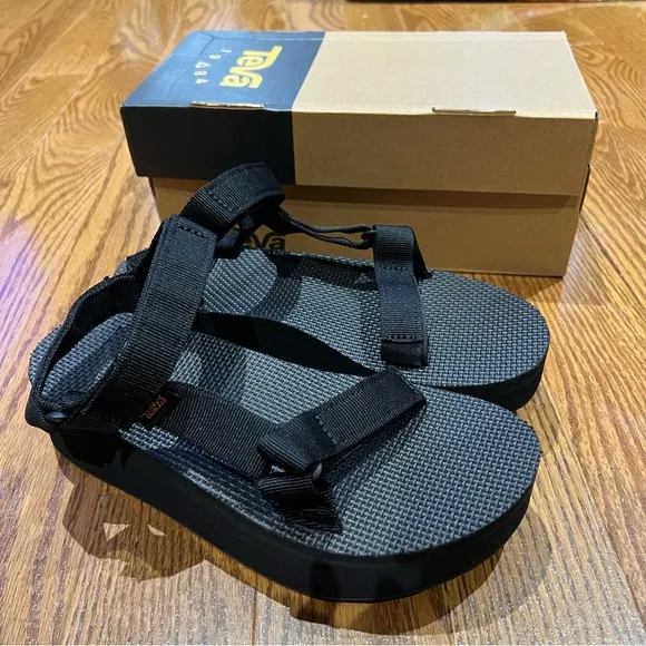 [NEW/BNIB] Teva Black Flatform Platform Universal Sandals - US 10 / EU 41 / UK 8