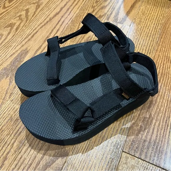[NEW/BNIB] Teva Black Flatform Platform Universal Sandals - US 10 / EU 41 / UK 8
