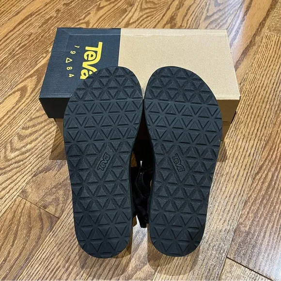 [NEW/BNIB] Teva Black Flatform Platform Universal Sandals - US 10 / EU 41 / UK 8