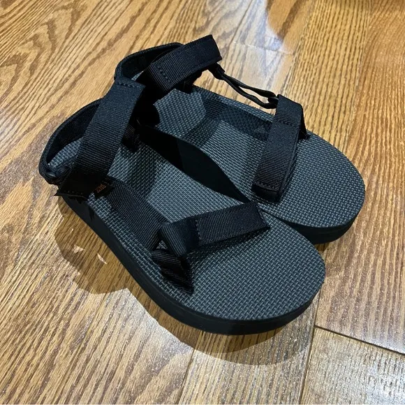[NEW/BNIB] Teva Black Flatform Platform Universal Sandals - US 10 / EU 41 / UK 8
