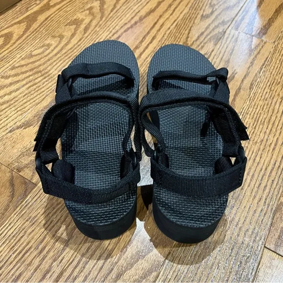 [NEW/BNIB] Teva Black Flatform Platform Universal Sandals - US 10 / EU 41 / UK 8