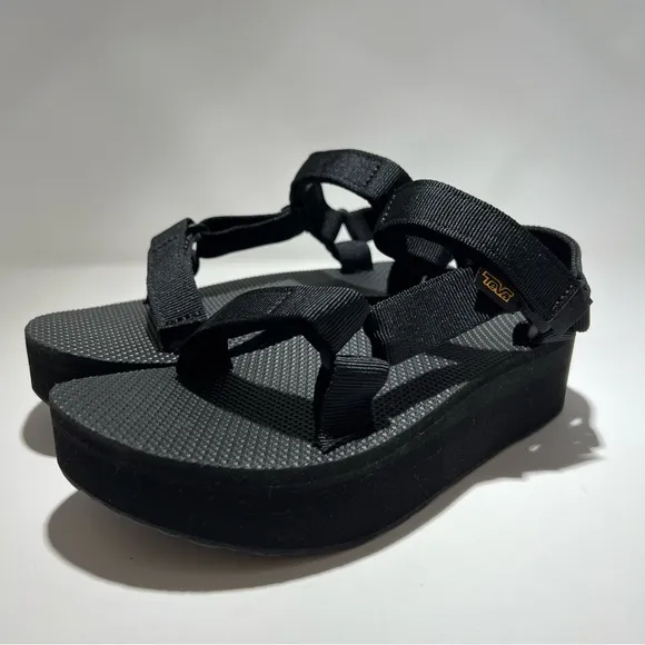 [NEW/BNIB] Teva Black Flatform Platform Universal Sandals - US 7 / EU 38 / UK 5