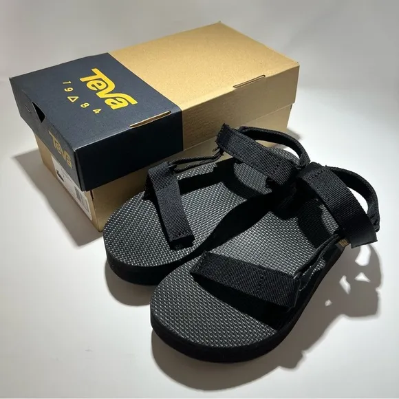 [NEW/BNIB] Teva Black Flatform Platform Universal Sandals - US 7 / EU 38 / UK 5