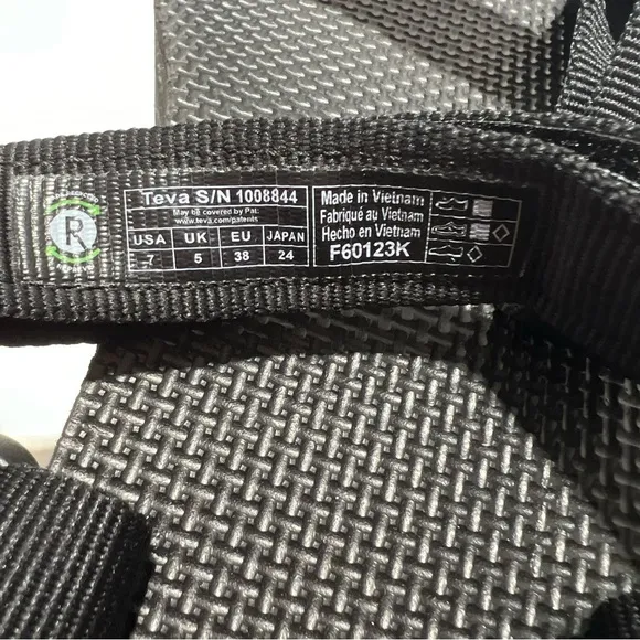 [NEW/BNIB] Teva Black Flatform Platform Universal Sandals - US 7 / EU 38 / UK 5