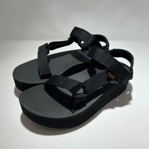 [NEW/BNIB] Teva Black Flatform Platform Universal Sandals - US 7 / EU 38 / UK 5