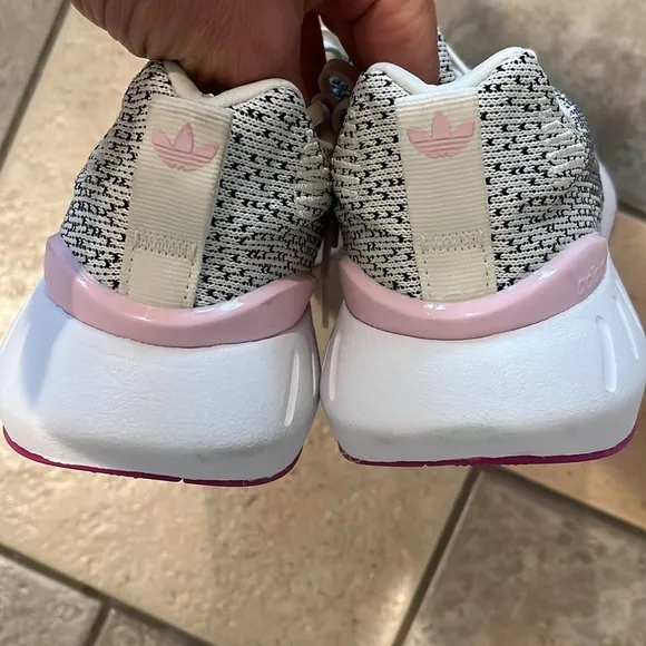 NewWomen's adidas Swift Run 22 Lace-Up Running Shoes Cream White/Clear Pink  8.5