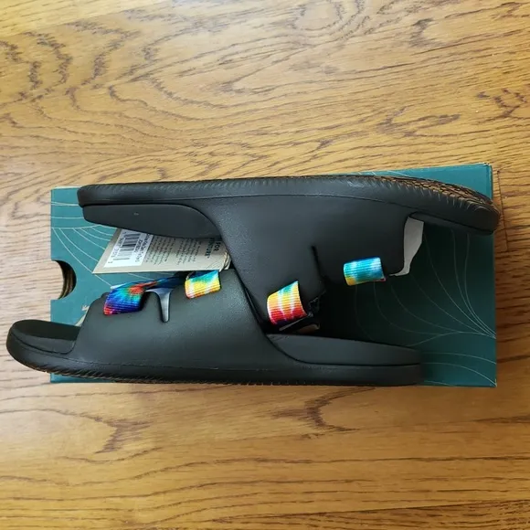 NIB Chaco Chillos Slide Sandal In Black Rainbow Tie Dye Kids Size 5