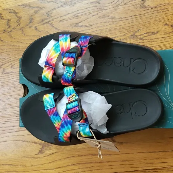 NIB Chaco Chillos Slide Sandal In Black Rainbow Tie Dye Kids Size 5