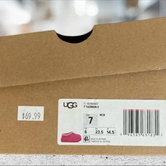 NIB Tasman ll childs pink shoes/booties by ugg