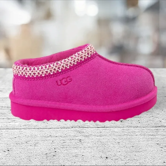 NIB Tasman ll childs pink shoes/booties by ugg