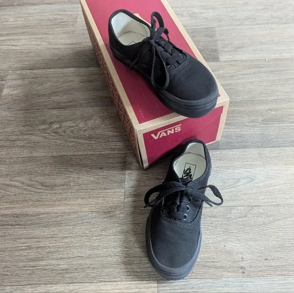 NIB Vans Youth Kid's Authentic Classic All Black Skateboard Shoe Size 12